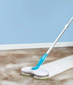 Mediashop Hurricane Floating Mop Elektrische Dweil - Oplaadbare Vloerwisser Voor Dweilen, Schrobben En Boenen - Met 2x 3 Microvezelpads 36 Mediashop Hurricane Floating Mop Elektrische Dweil - Oplaadbare Vloerwisser Voor Dweilen, Schrobben En Boenen - Met 2x 3 Microvezelpads -Bol. 1036x1200