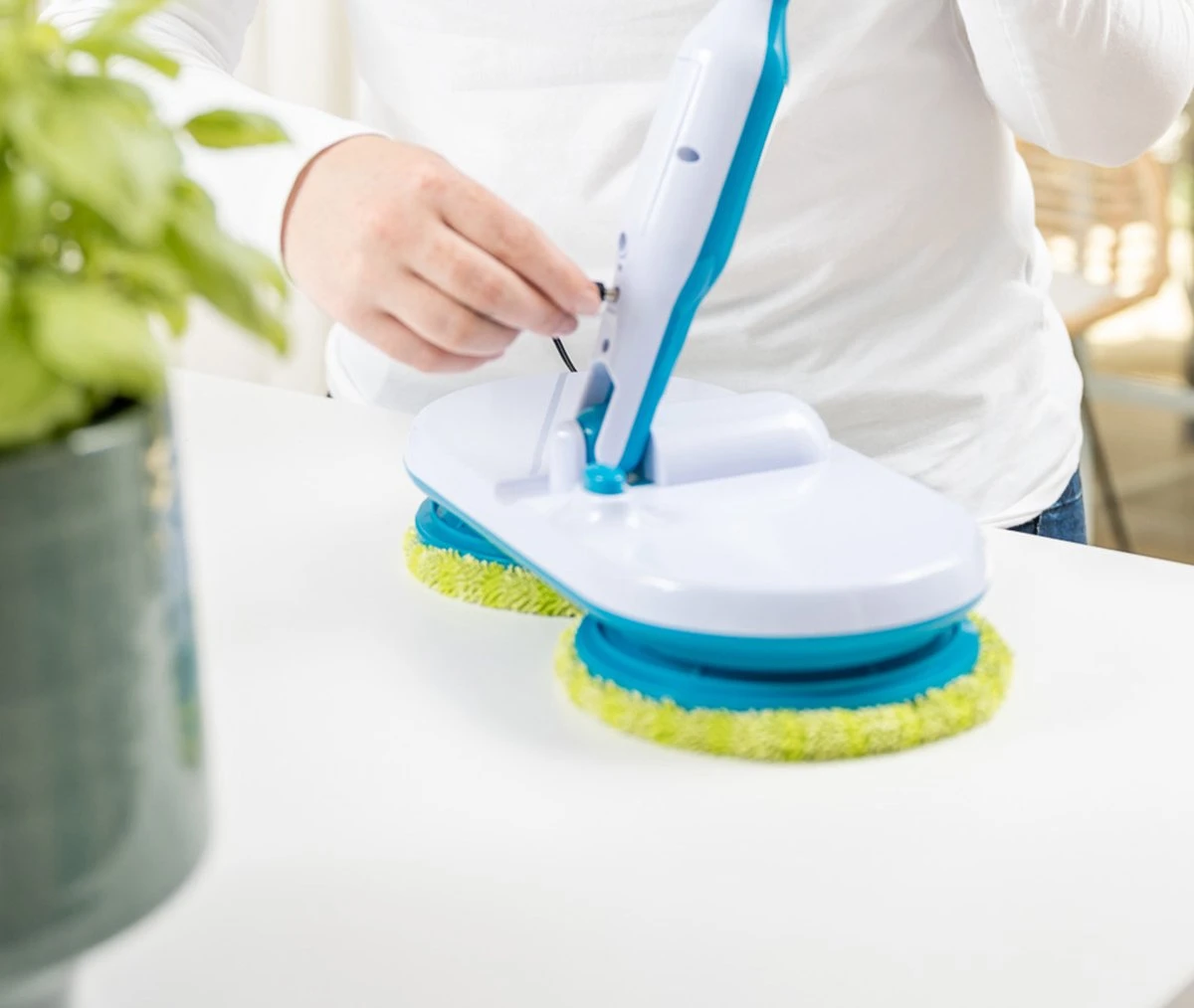 Hurricane Floating Mop - Accu Dweilset - 100 Rotaties Per Minuut 8 Hurricane Floating Mop - Accu Dweilset - 100 Rotaties Per Minuut - Afbeelding 6