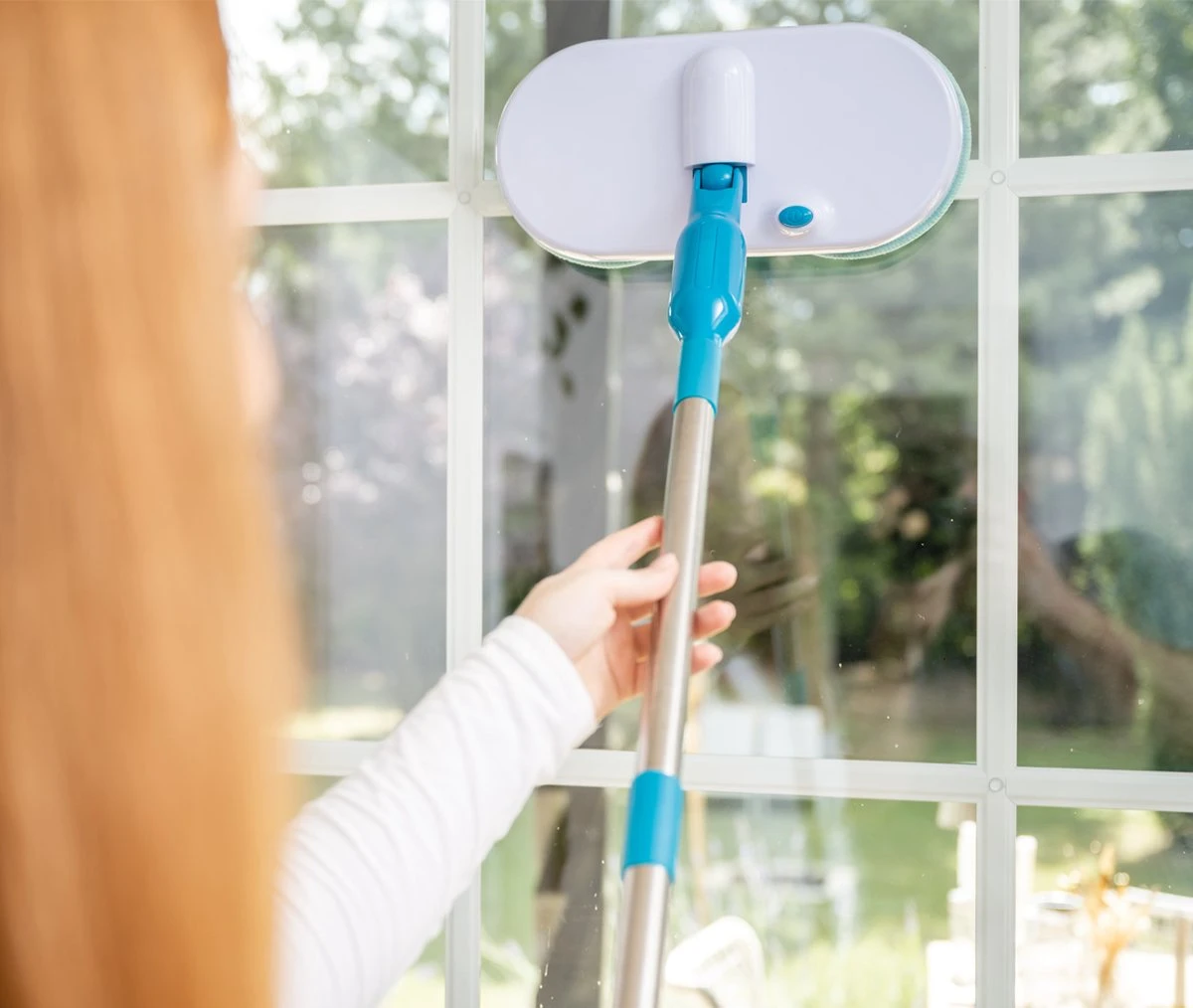 Mediashop Hurricane Floating Mop Elektrische Dweil - Oplaadbare Vloerwisser Voor Dweilen, Schrobben En Boenen - Met 2x 3 Microvezelpads 13 Mediashop Hurricane Floating Mop Elektrische Dweil - Oplaadbare Vloerwisser Voor Dweilen, Schrobben En Boenen - Met 2x 3 Microvezelpads - Afbeelding 11