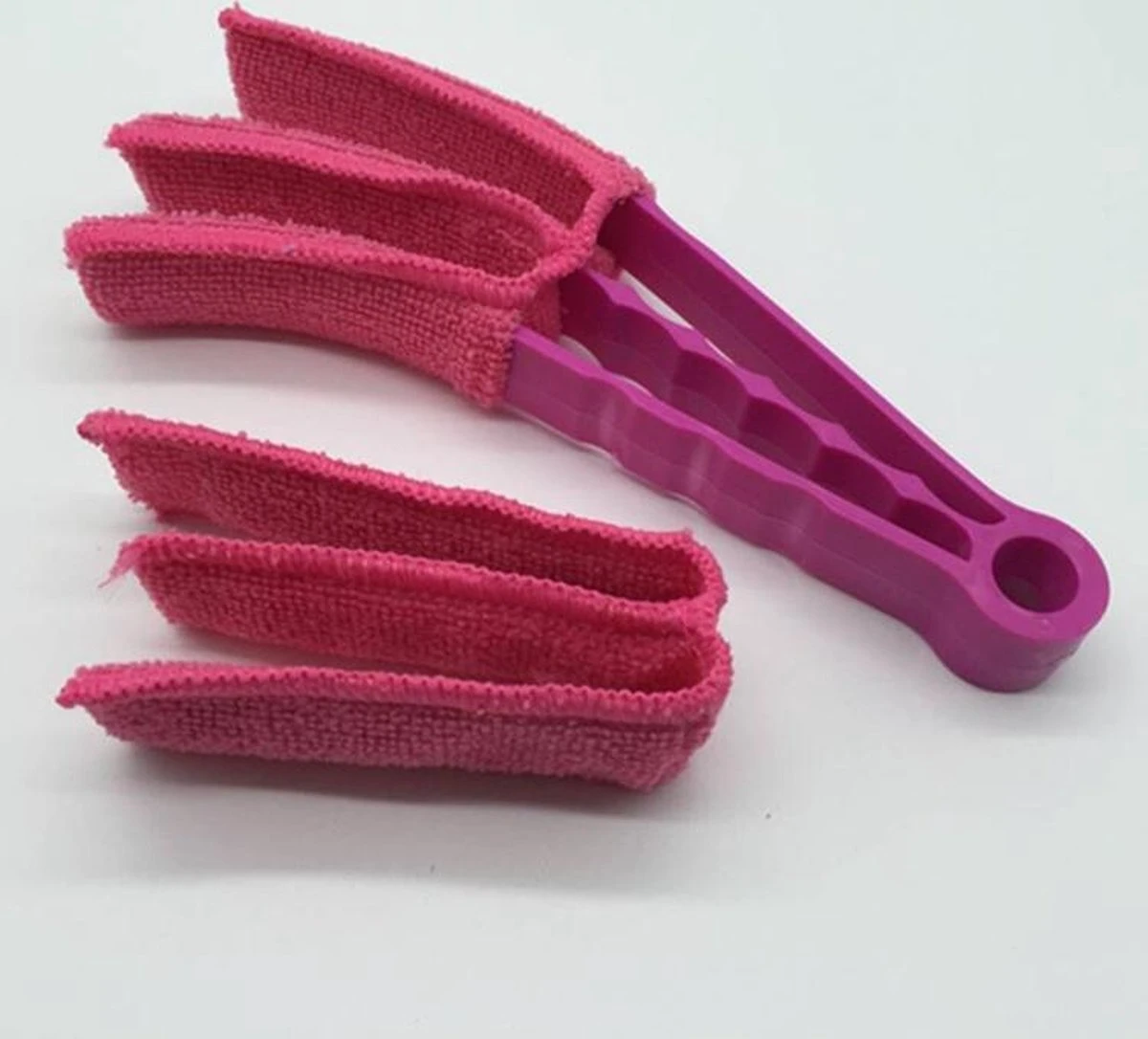 Musthave Gadget Roze - Professionele Jaloezie & Lamellen Reiniger - Lamellen Borstel - Stof Verwijderaar - Jaloezie Stoffer - Incl. Extra Microvezeldoekje 4 Musthave Gadget Roze - Professionele Jaloezie & Lamellen Reiniger - Lamellen Borstel - Stof Verwijderaar - Jaloezie Stoffer - Incl. Extra Microvezeldoekje - Afbeelding 2