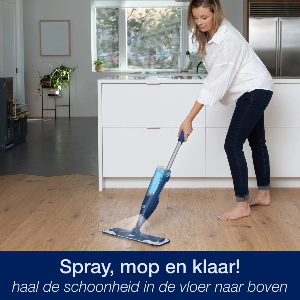 Bona Premium Spray Mop - Alles-in-1 Dweilsysteem - Vloerwisser Inclusief Houten Vloer Reiniger & Microvezel Reinigingspad - Streeploos - Sneldrogend 8 Bona Premium Spray Mop - Alles-in-1 Dweilsysteem - Vloerwisser Inclusief Houten Vloer Reiniger & Microvezel Reinigingspad - Streeploos - Sneldrogend - Afbeelding 6