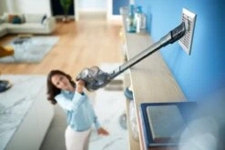 Philips 8000 Series Aqua Plus XC8347/01 - Steelstofzuiger -Bol. 1200x804 3