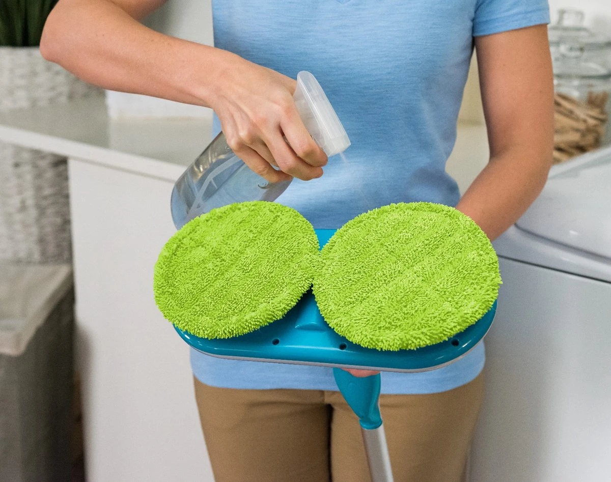 Mediashop Hurricane Floating Mop Elektrische Dweil - Oplaadbare Vloerwisser Voor Dweilen, Schrobben En Boenen - Met 2x 3 Microvezelpads 14 Mediashop Hurricane Floating Mop Elektrische Dweil - Oplaadbare Vloerwisser Voor Dweilen, Schrobben En Boenen - Met 2x 3 Microvezelpads - Afbeelding 12